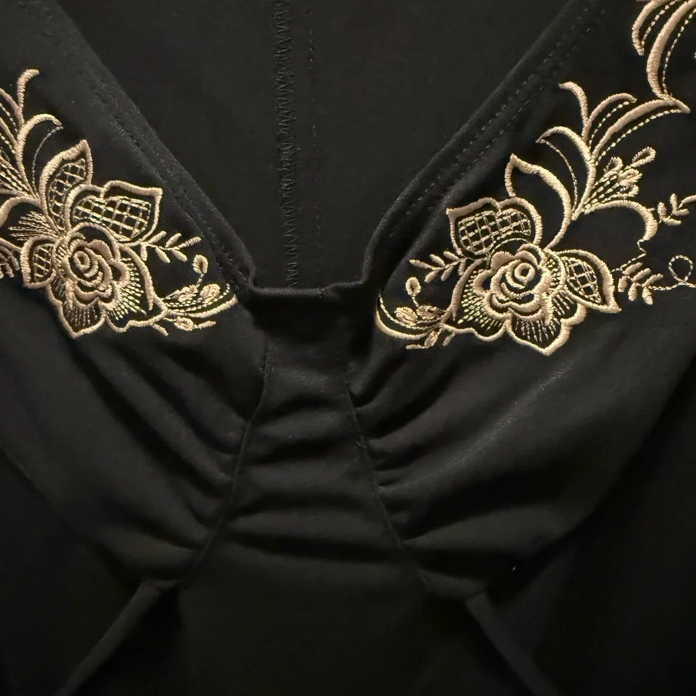 Vintage La Belle rose-embroidered black dress | Size Med - Picture 5 of 10